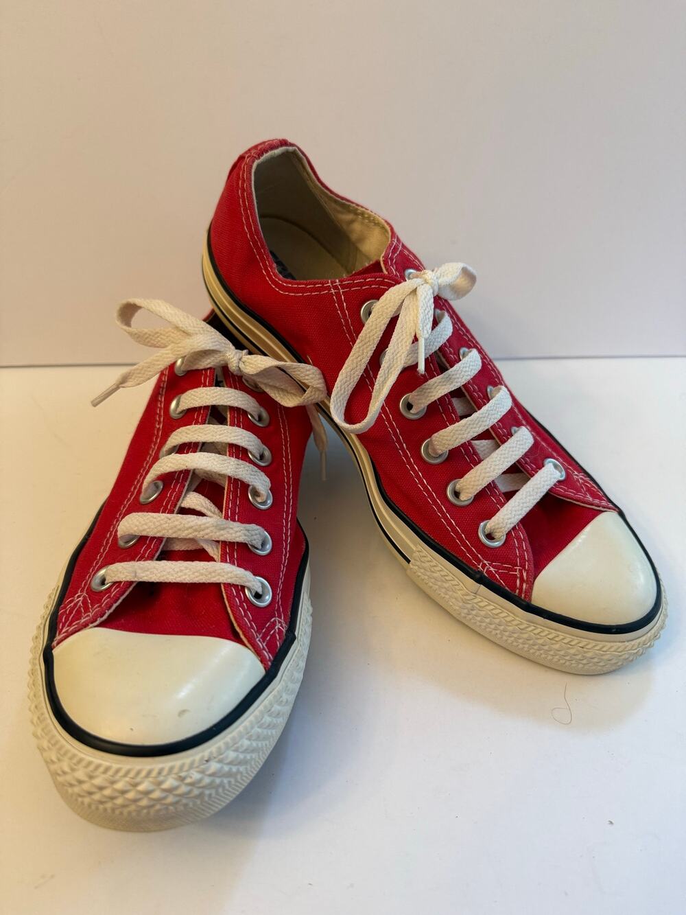 Converse Chuck Taylor All Star Classic Low Top Sneakers Size 7 Mens 9 Womens Red